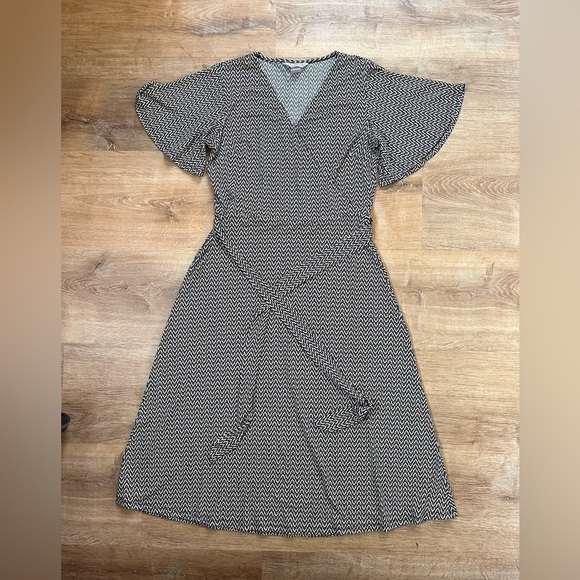 H&M V Neck Short Sleeve Tie Wrap Midi Dress Black and White Patterned Size Small - Picture 6 of 11